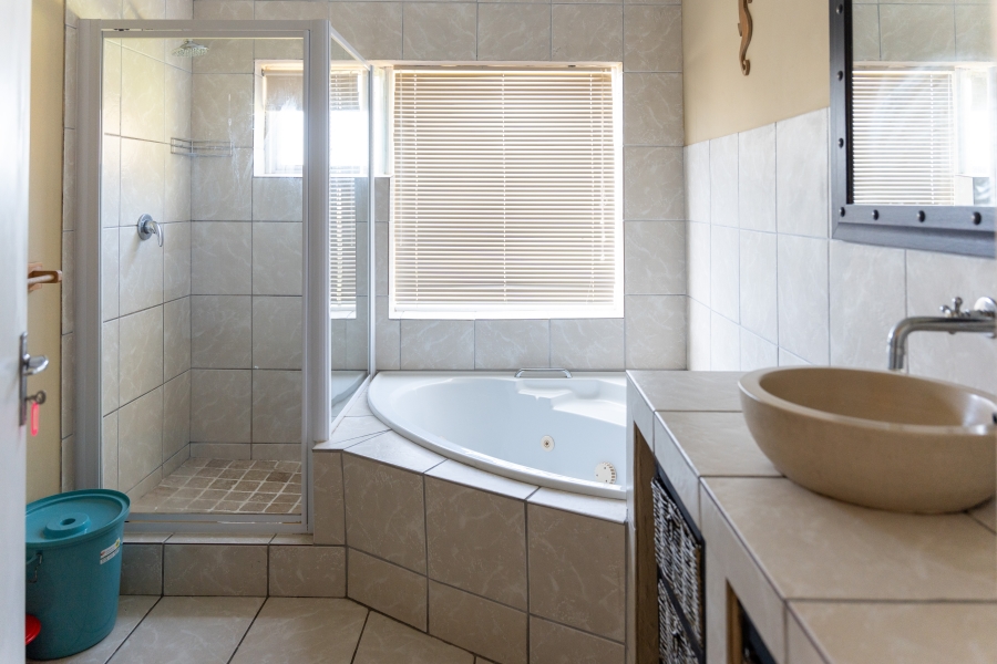6 Bedroom Property for Sale in Fish Hoek Western Cape